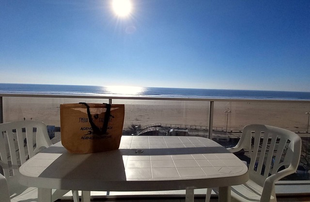 Beautiful 2-Bed Seafront Apt + Terrace & Private Garage
