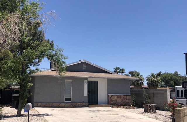 Beautiful 2b/1b home located in central of LV. Minutes away from the strip