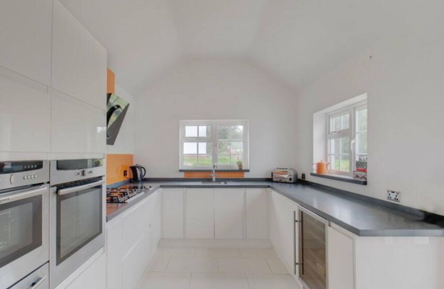 Beautiful 3-Bed House in the hamlet of Ham Green