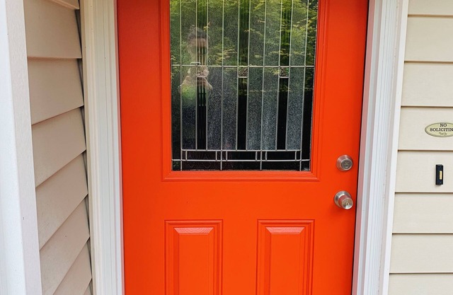 Beautiful 3 bedroom/2 bath + bonus room!