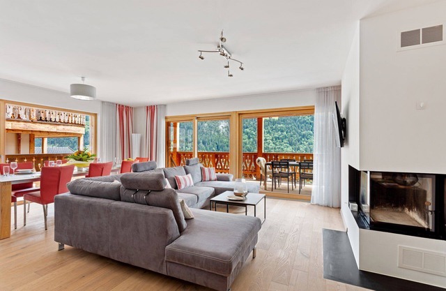 Beautiful 3 bedroom apartment with jacuzzi in Montagnier - By Mrs Miggins