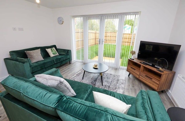 Beautiful 3 Bedroom City Centre House with Garden