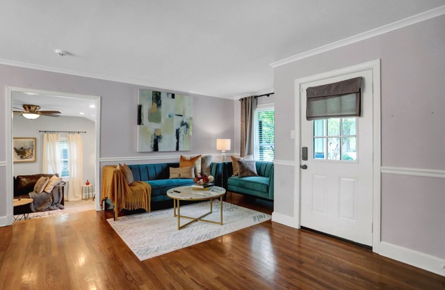 Beautiful 3 Bedroom Home in the center of the city