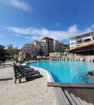 Beautiful 3 Room Apartment with Pool and Sea view Aheloy