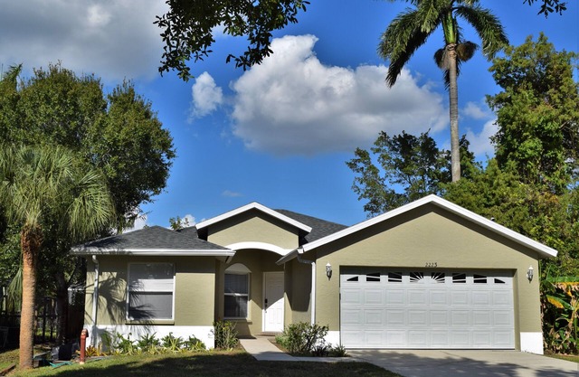 Beautiful 3bdr/2bth 2car garage with New Heated Pool