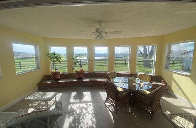 Beautiful 4-bedroom farmhouse in Lexington. Huge living room/kitchen.