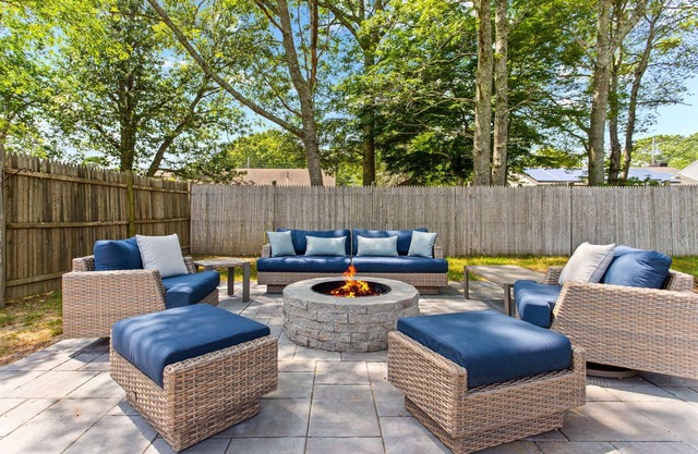 Beautiful 4BR, 2BA Dog-friendly Cape Oasis