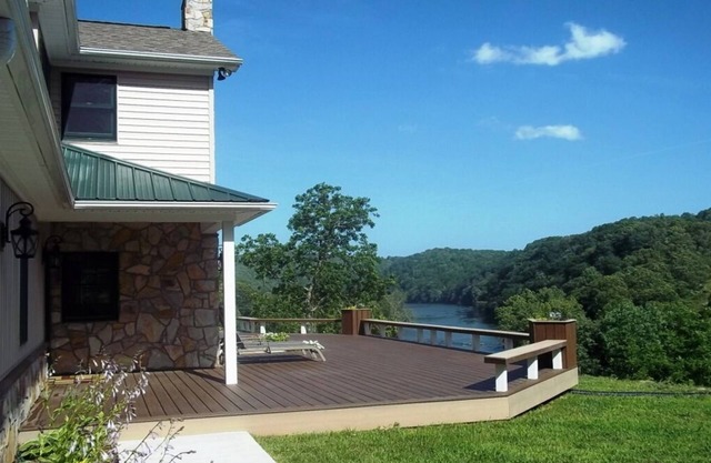 Beautiful 4BR house with breathtaking view of the New River in Independence, VA
