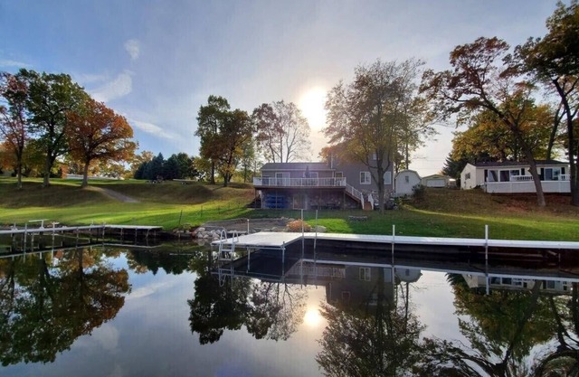 Beautiful 5 Bedroom Home on Jimmerson Lake. Lake James Chain. Angola Indiana
