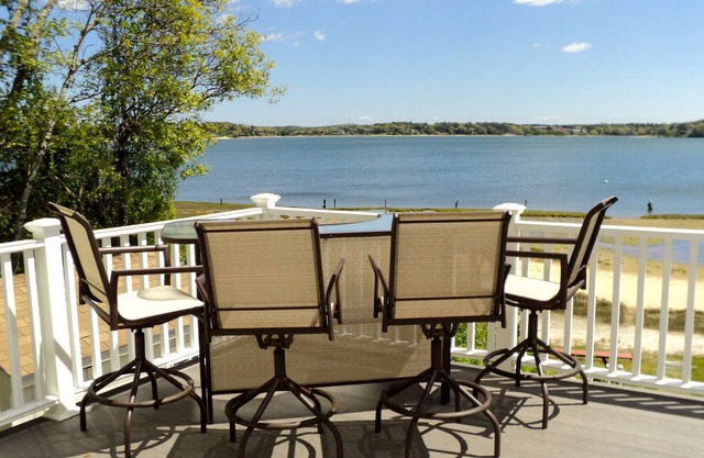 Beautiful 5BR CapeCod Handicap-Assess.BeachFrontHome w/Gorgeous Panoramic Views