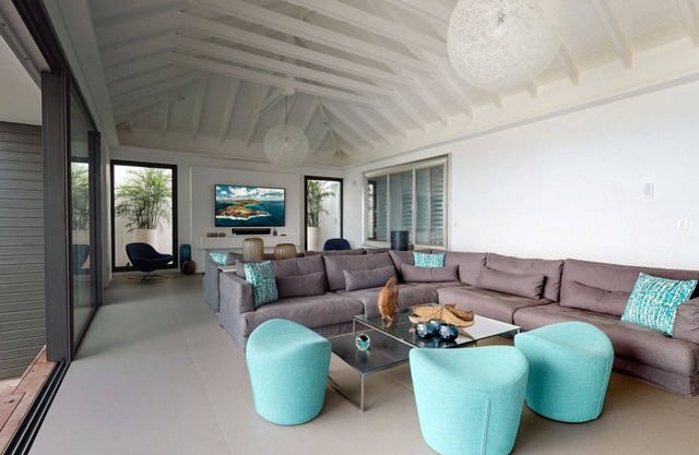 Beautiful 6 BDRM Contemporary Villa w Jacuzzi