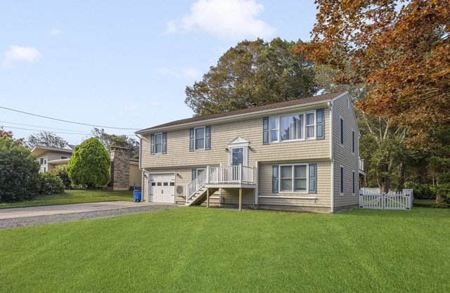 Beautiful 6 bed, 2-1/2 bath house with A/C throughout - Walk to the Beach!