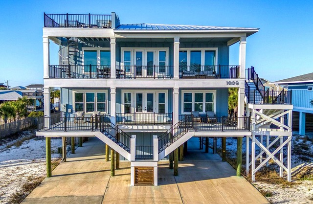 Beautiful 6 bed/6.75 bath Gulf View home with private (heated) pool