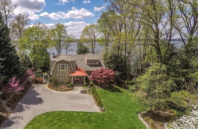 Beautiful 6 BR home on quiet, secluded lot, overlooking the Severn River