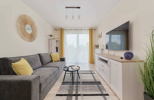 Beautiful 66B | Fashionable Apartment | Parking