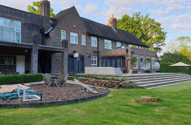 Beautiful 7 bedroom Country House Sleeps 15
