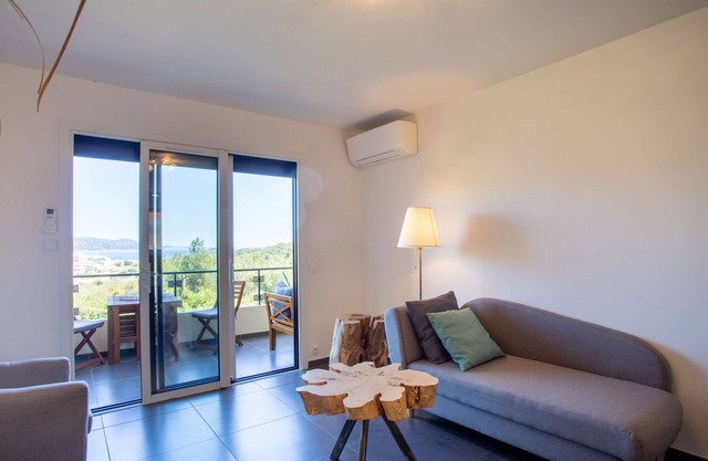 Beautiful apartment for 2 people with A/C, WIFI, pool, TV, terrace and panoramic view