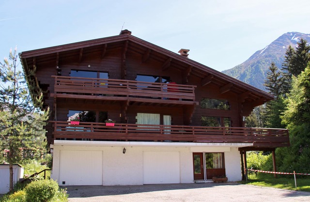 Beautiful apartment, semi-chalet, at the foot of the slopes, in a residence with swimming pool