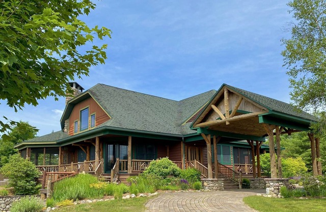 Beautiful Adirondack Home perfect for entertaining and relaxation