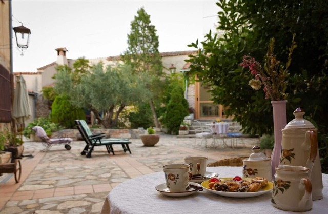 Beautiful and charming country house with patio