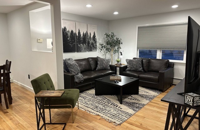 Beautiful and clean 2 BR (sleeps 6) apt 1/2 mile to Cooperstown All Star Village