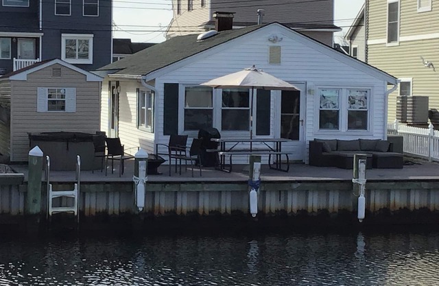 Beautiful and cozy Jerseyfront home