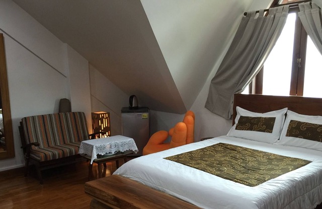 Beautiful and large Balinese room for rent