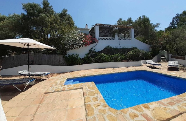 Beautiful and quiet Cottage typical Andalusian at 12 km from Nerja and beaches.