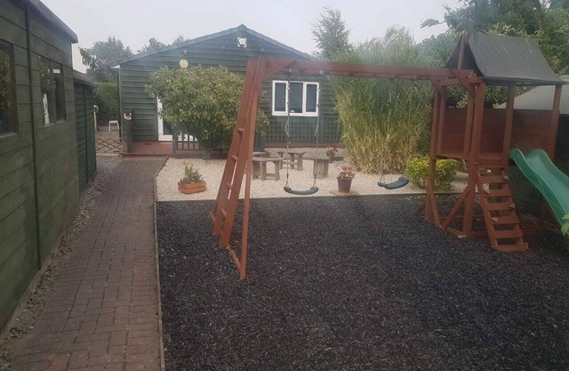 Beautiful and secluded ,detached garden apartment