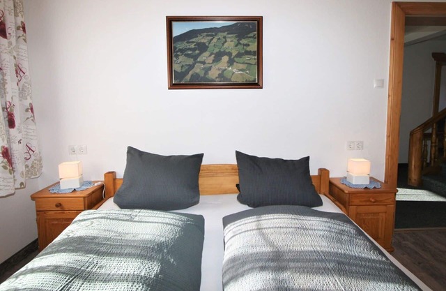 Beautiful apartment in villa for 5 guests with WIFI, TV, balcony, pets allowed and parking