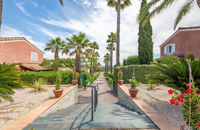 Beautiful apartment for 4 people with A/C, WIFI, pool, TV, patio and parking