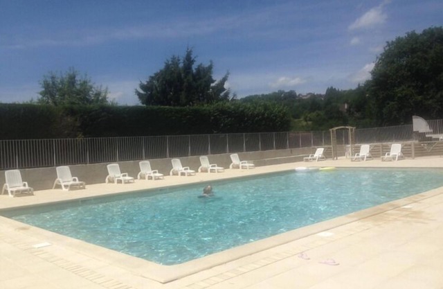 Beautiful Apartment with wonderful views and shared pool. 10 min walk to Sarlat