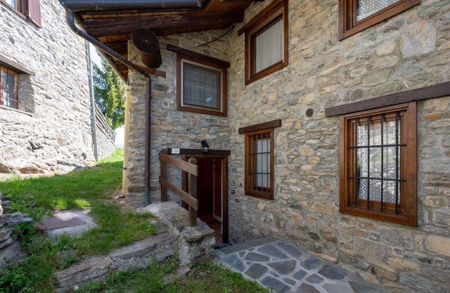 Beautiful apartment for 6 people with TV and balcony, close to Aosta