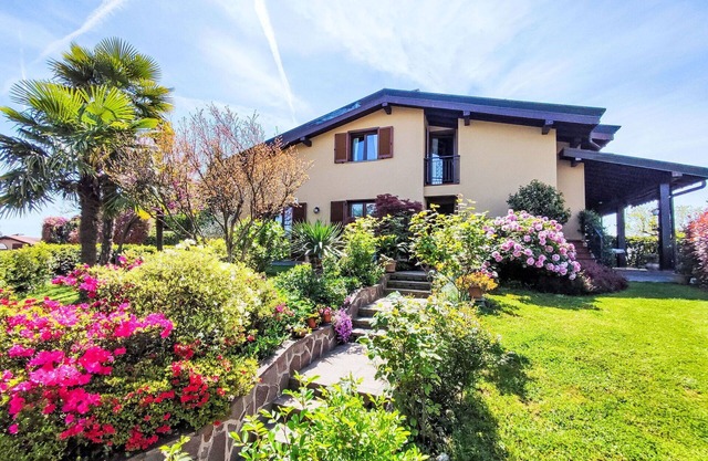 Beautiful apartment for 5 people with WIFI, A/C, TV, balcony and panoramic view