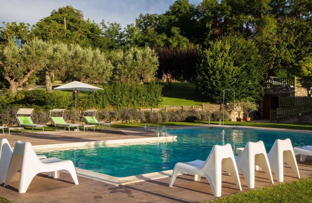 Beautiful apartment for 5 guests with A/C, pool, WIFI, TV and pets allowed