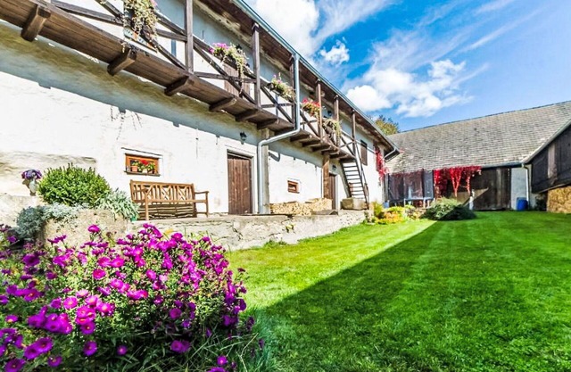 Beautiful apartment in villa for 3 people with pool, WIFI, TV and pets allowed