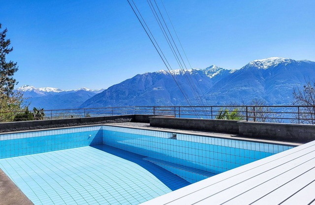 Beautiful apartment for 4 people with WIFI, pool, TV, patio, pets allowed and panoramic view
