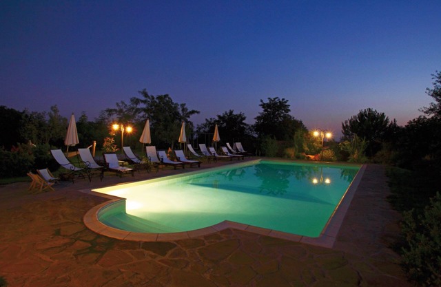 Beautiful apartment for 4 people with A/C, pool, TV, pets allowed and parking