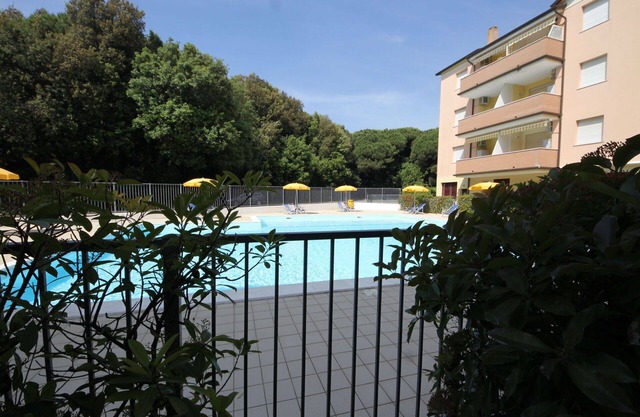 Beautiful apartment for 6 people with pool, WIFI, A/C, TV, terrace, pets allowed and parking