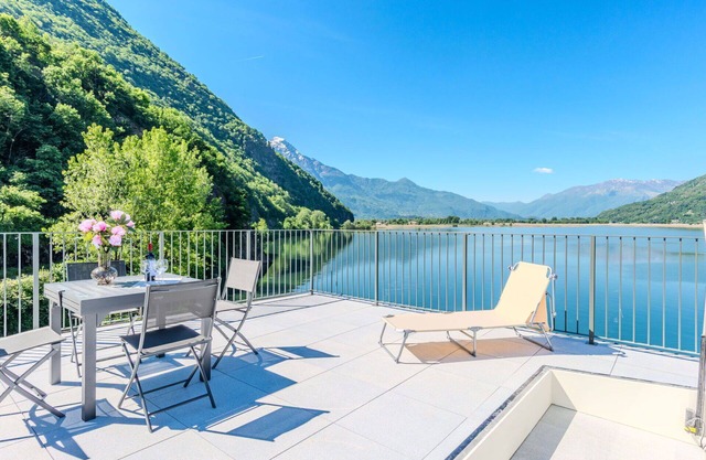Beautiful apartment for 2 guests with A/C, WIFI, TV and balcony