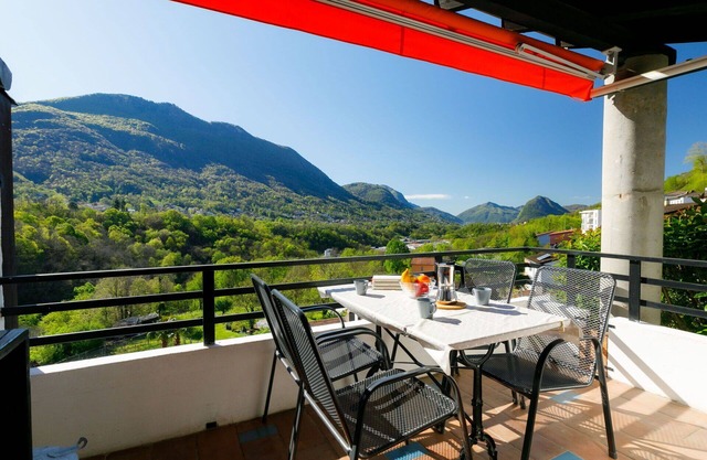 Beautiful apartment for 4 guests with WIFI, pool, TV, patio and panoramic view