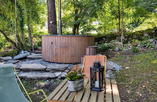 Beautiful apartment for 5 people with hot tub, WIFI, patio and pets allowed