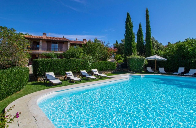 Beautiful apartment in villa with WIFI, private pool, hot tub, TV, patio, panoramic view, parking