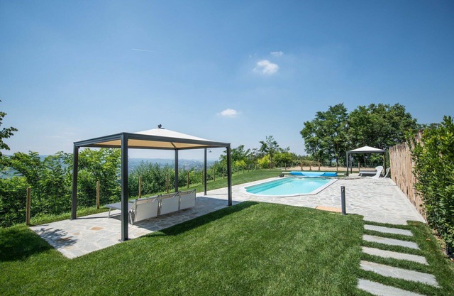Beautiful apartment in villa with pool, A/C, WIFI, TV, patio, pets allowed and panoramic view
