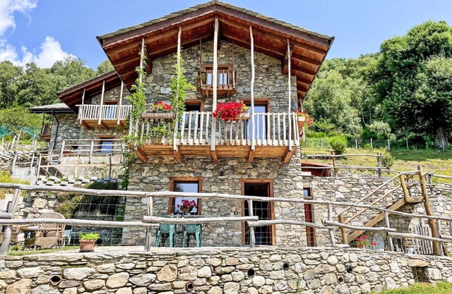 Beautiful apartment in villa for 4 guests with WIFI, TV, patio and pets allowed