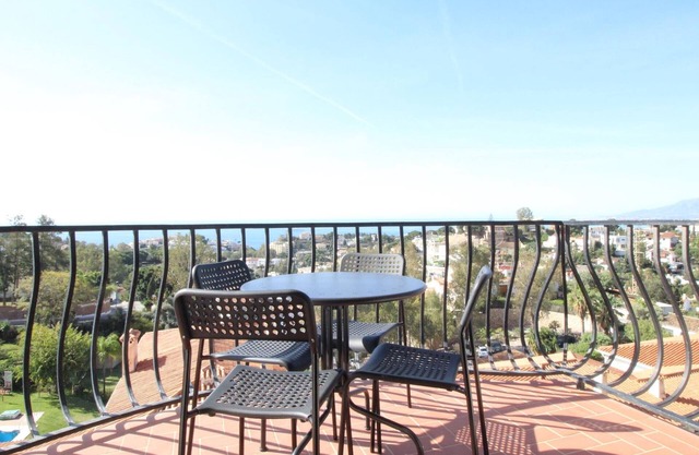 Beautiful apartment in Malaga with pool, garden, parking, terrace and sea views