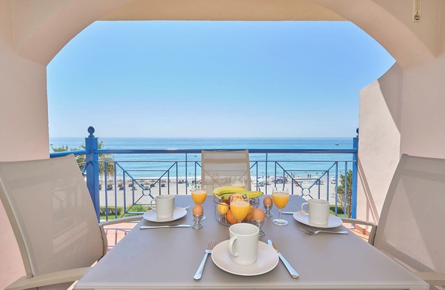 Beautiful apartment on the beach, and 5 minutes from Nerja. WiFi and air conditioning.