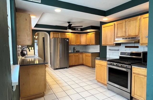 Beautiful apartment. River view. Full kitchen. Downtown pomeroy.