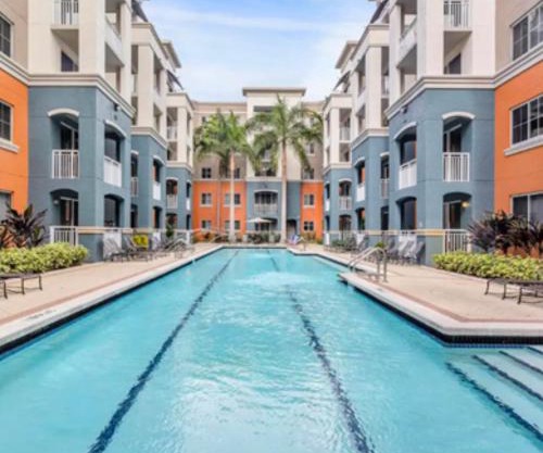 Beautiful Apartment with Pool in Miami