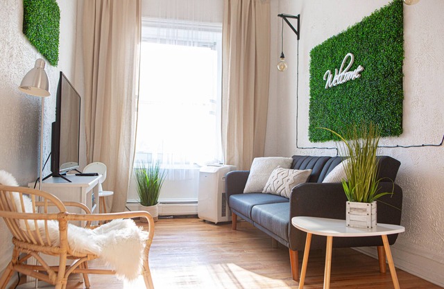 Beautiful Apt ONE STOP from Manhattan
